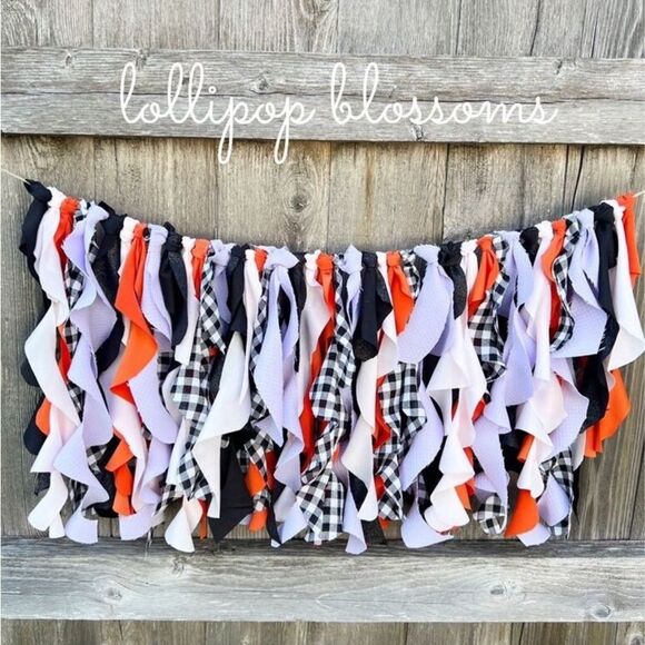 Halloween Ruffle Garland - Picture 1 of 3